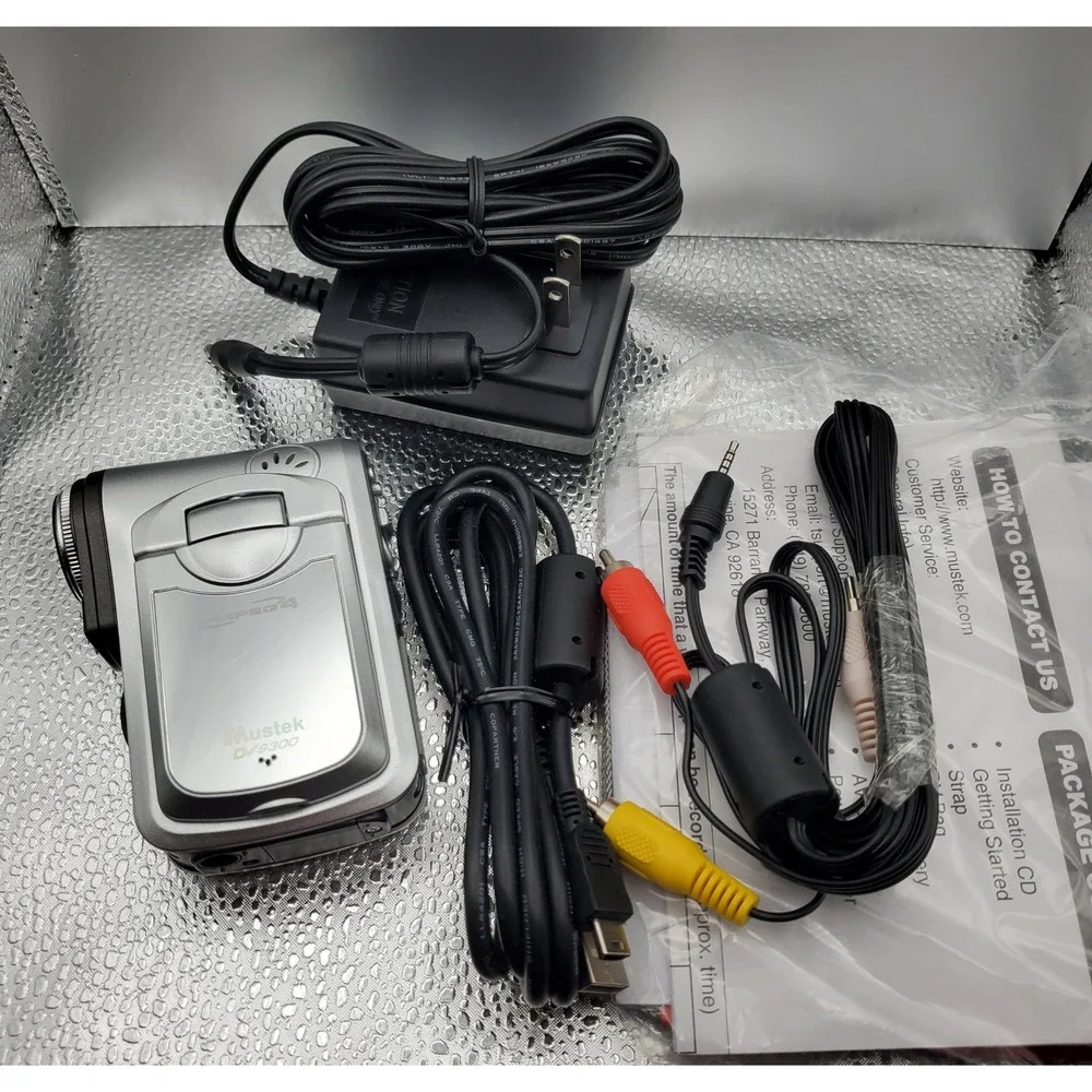 Mustek DV9300 Digital Video Camera Camcorder Silver Y2K 3.0MP 8X Zoom Boxed